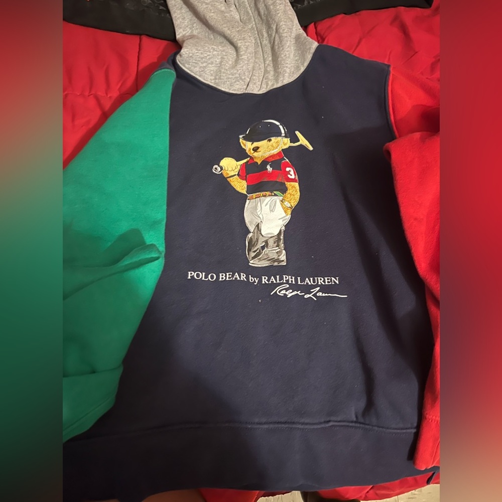 Ralph Lauren 2 hoodies, and 3 t shirts. Come as a bundle